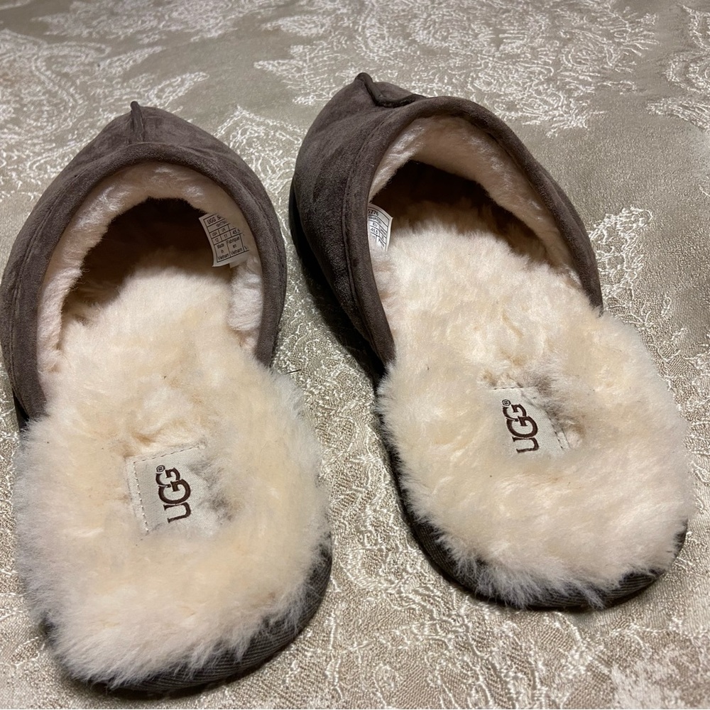 Mens UGG house shoes size 12